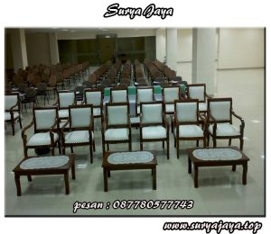 rental kursi kayu VIP untuk tamu penting acara anda