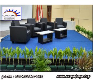 Menyewakan kursi sofa hitam untuk berbagai macam acara