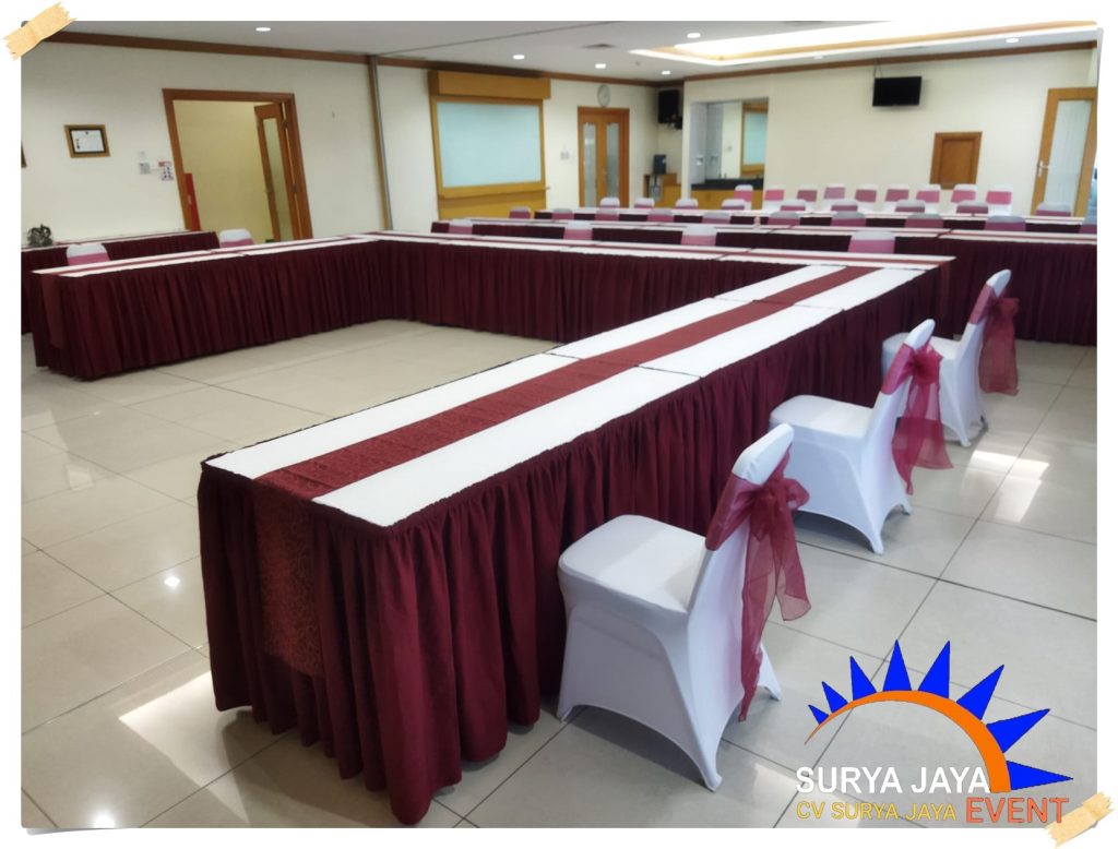 Rental Meja Untuk Perlengkapan Seminar Dan Meeting