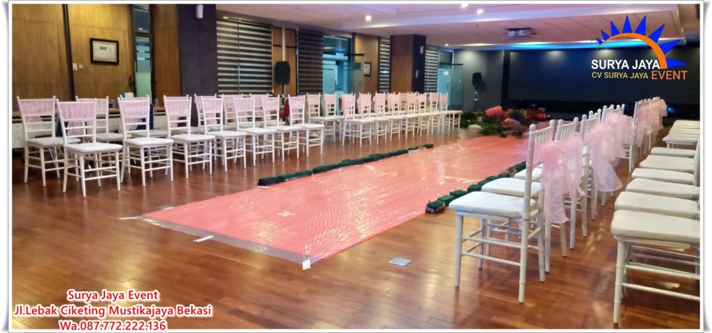 Rental Kursi Tiffany Putih Pita Pink