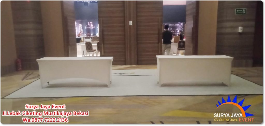 Sewa meja Panjang Ibm Cover Ketat Putih Kualitas Standar Hotel