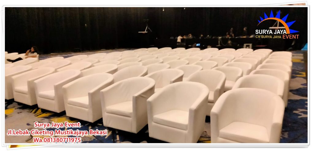 Menyewakan Sofa Oval Putih Kualitas Bagus Harga Murah