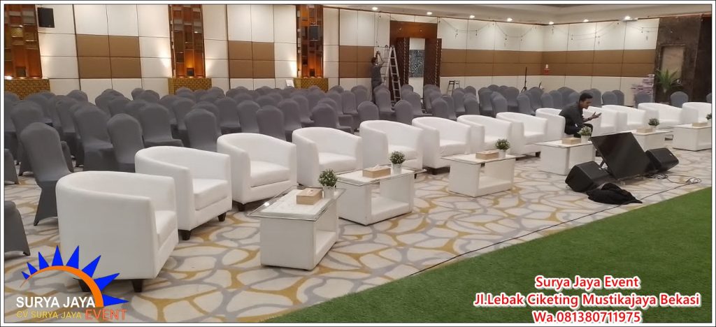 Menyewakan Sofa Oval Putih  Pelayanan Terbaik Di Bekasi