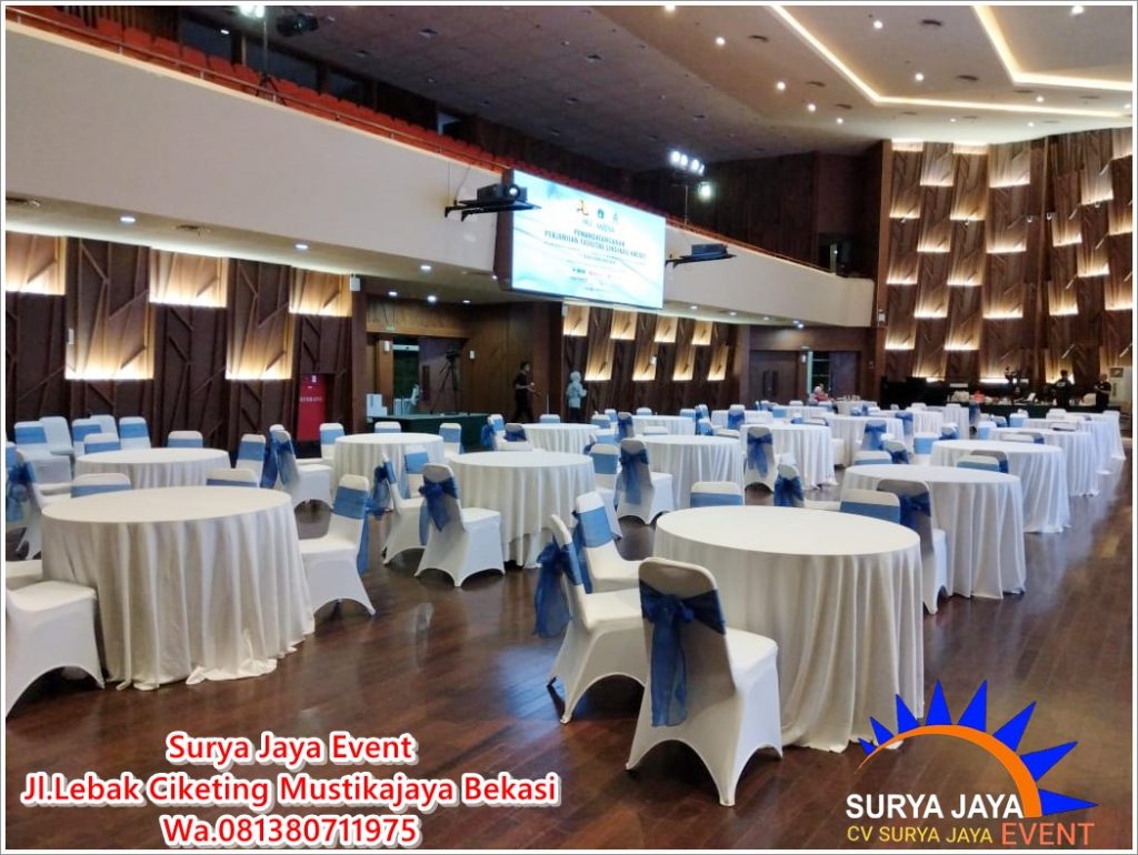 Rental Meja Kursi Plus Cover Putih Siap Bongkar Pasang