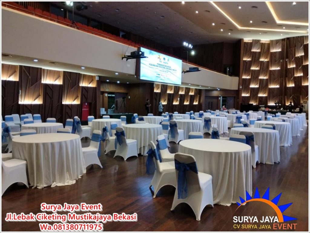 Rental Meja Kursi Plus Cover Putih Siap Bongkar Pasang